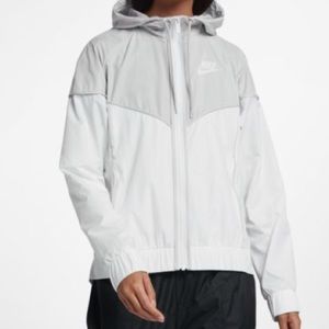 BRAND NEW NIKE WINDRUNNER